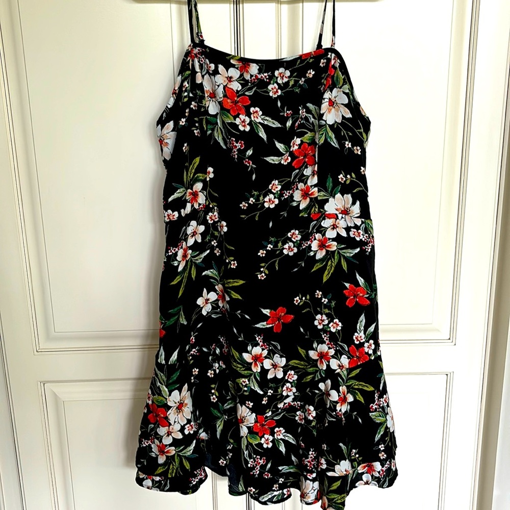 Xhilaration floral dress. Excellent condition. L